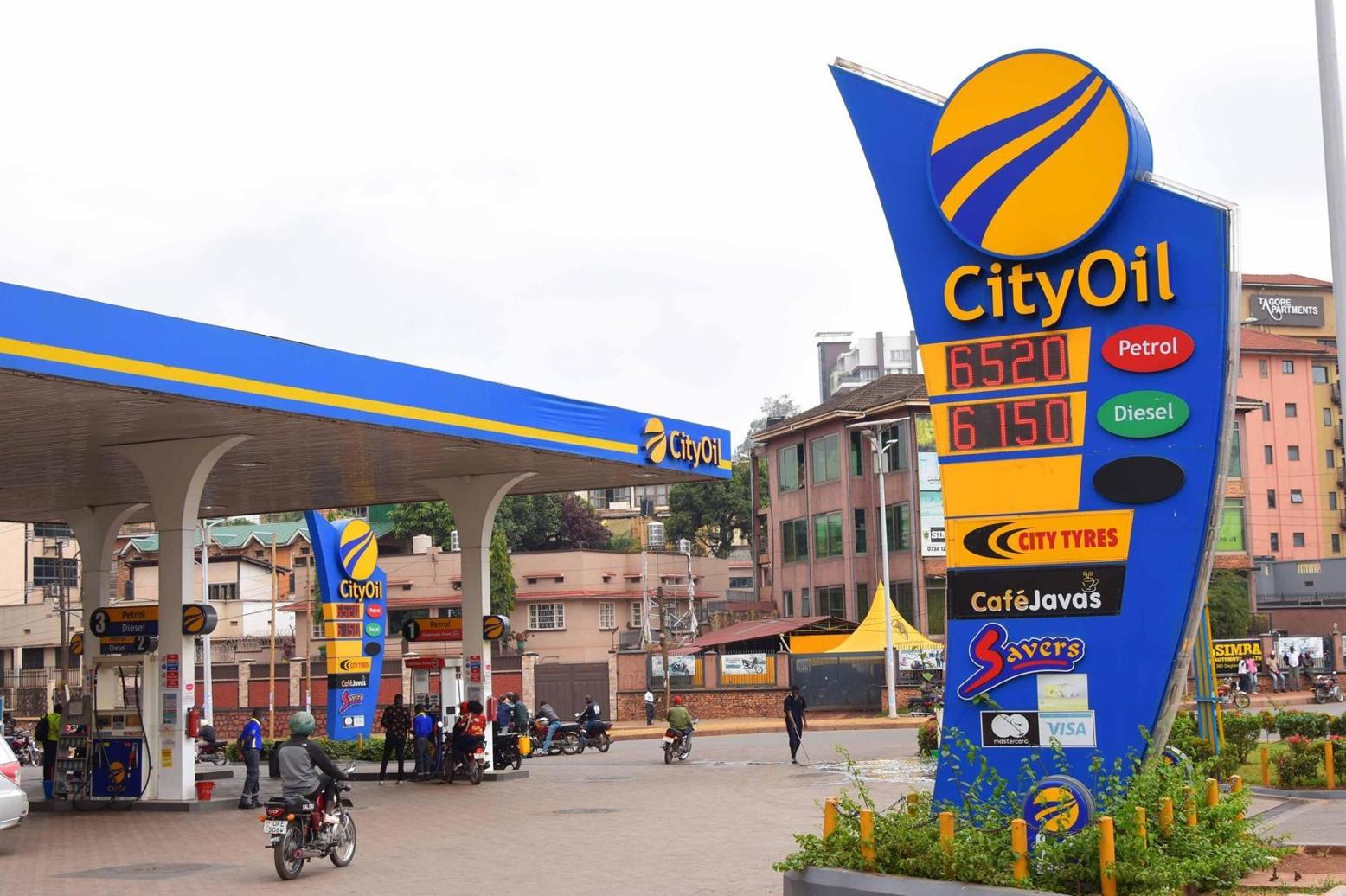 10 day Uganda self drive fuel cost – 4x4 vehicle at a fuel station in Uganda