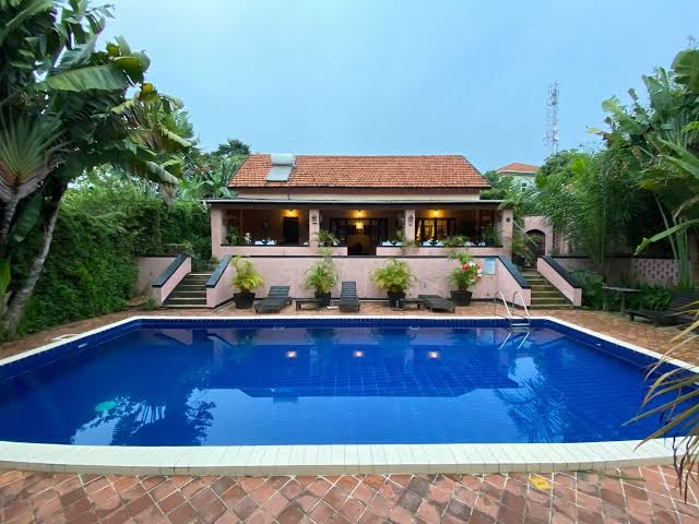 The Boma Entebbe, a boutique luxury lodge near Entebbe Airport with heritage charm and personalized service