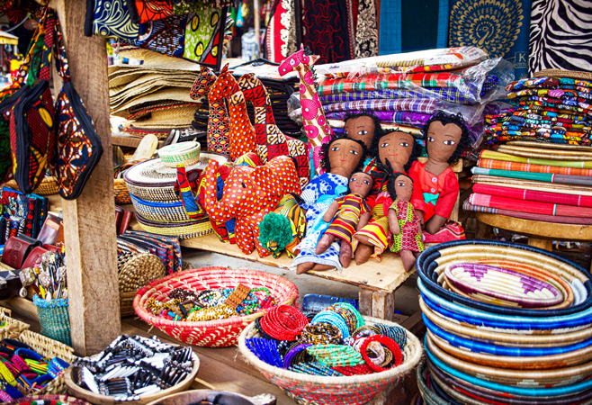 Buying authentic handmade souvenirs craft markets Kampala – Kampala craft market with vendors
