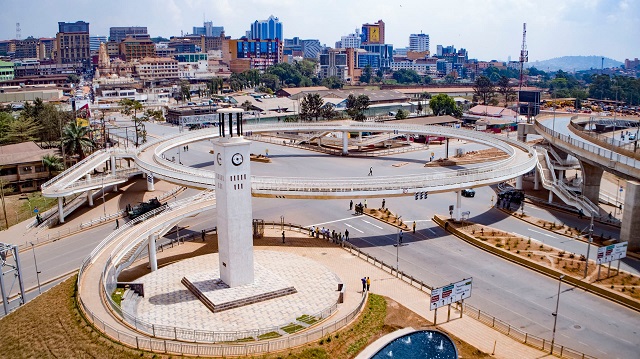 Driving in Kampala traffic foreign driver tips – Kampala roundabout with traffic