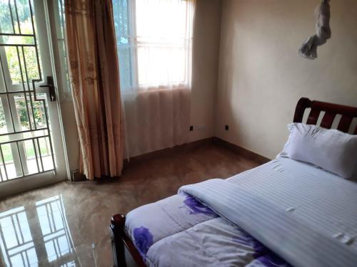 Entebbe airport overnight layover safety lounge – hotel near Entebbe Airport for overnight stays