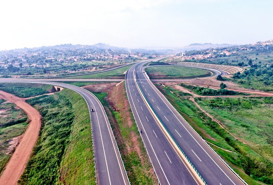 Entebbe express highway to Jinja travel time – Entebbe Express Highway with vehicles