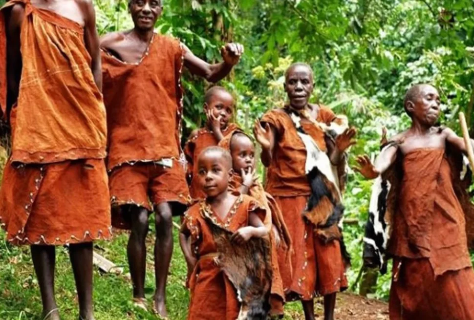 Ethical Batwa cultural experience Bwindi review – Batwa community members in Bwindi