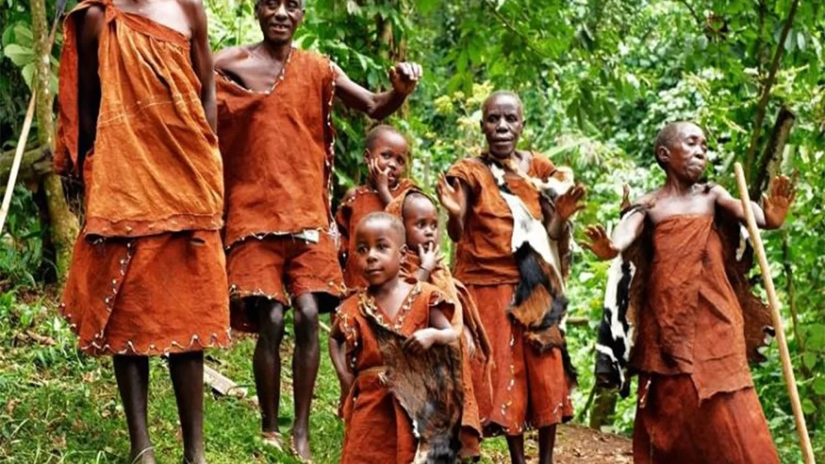 Ethical Batwa cultural experience Bwindi review – Batwa community members in Bwindi