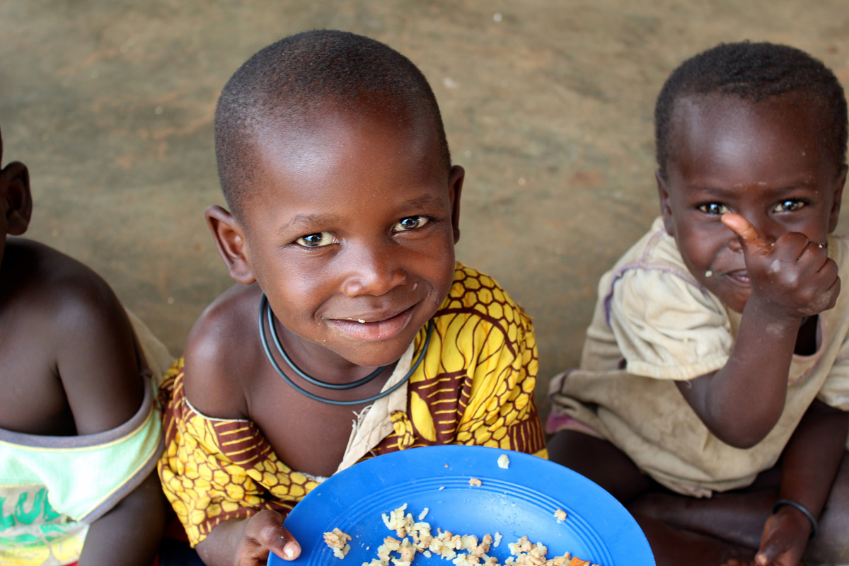 Ethics of photographing children village tours Uganda – respectful photography in a Ugandan village