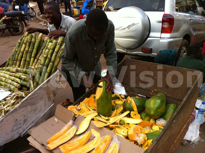 Handling Street Vendors Hawkers Kampala Polite Tips – 2026 Guide 5 Handling street vendors hawkers Kampala polite tips – handmade crafts sold by street vendors