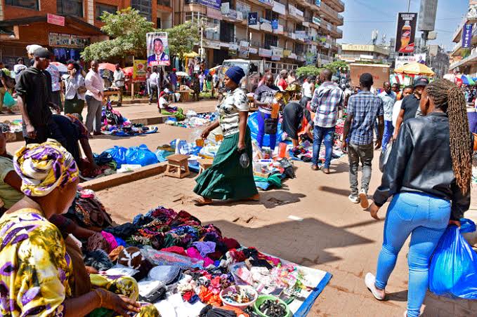 Handling street vendors hawkers Kampala polite tips – street vendor in Kampala with crafts
