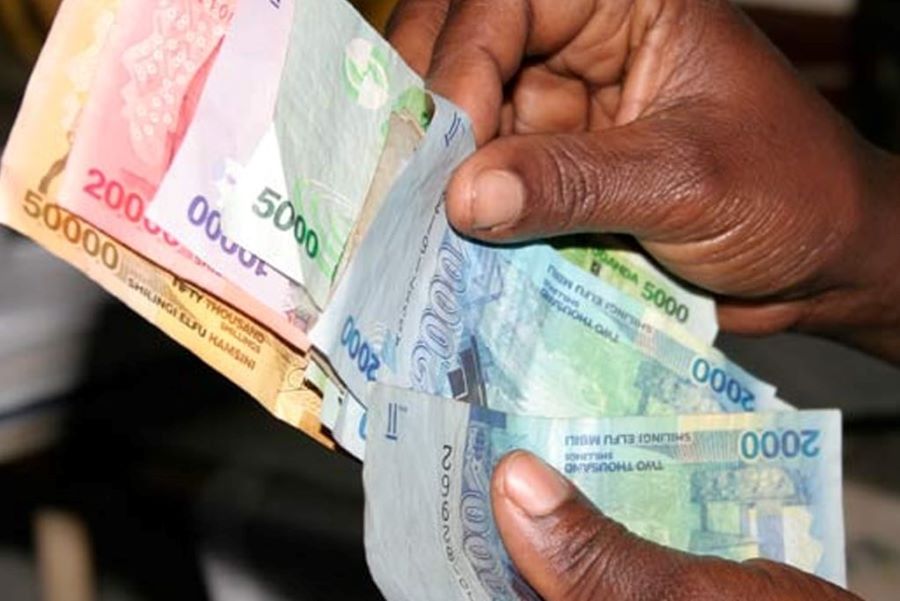 Hidden costs Uganda safari quotes extra fees – counting cash for safari expenses