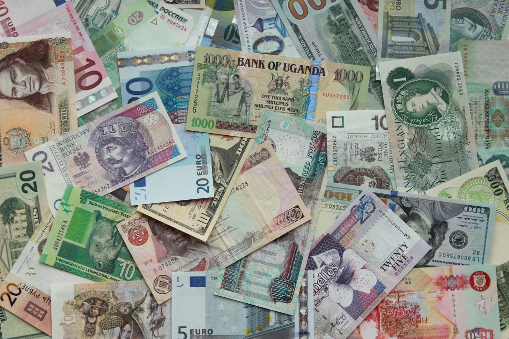 How much cash to bring to Uganda per day – US dollars and Ugandan shillings cash