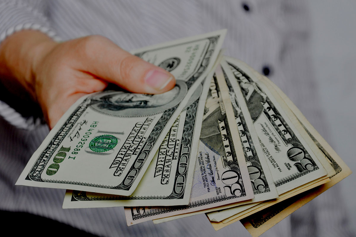 How much cash to bring to Uganda per day – paying at a local market in Uganda