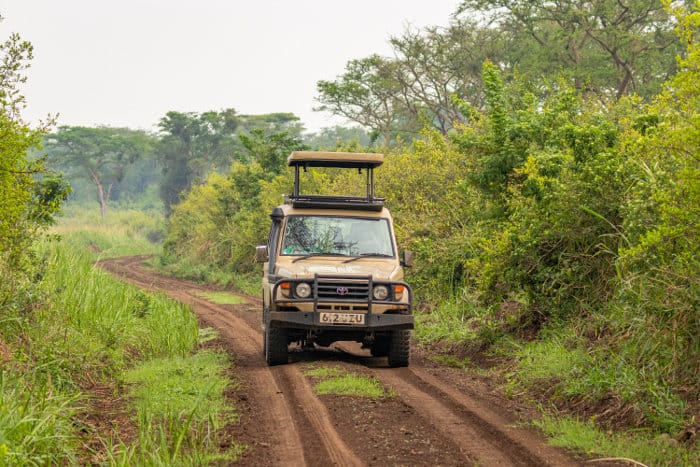 Off road driving rules Queen Elizabeth park – ranger briefing at Queen Elizabeth National Park entrance