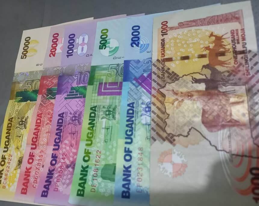 Paying Uganda safari USD vs UGX shillings – local market transaction in Uganda