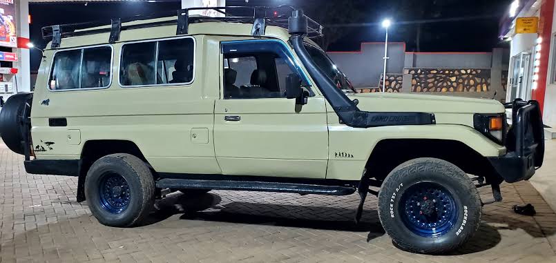 Uber Bolt app Entebbe airport taxi reliability – Uber or Bolt car at Entebbe Airport