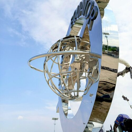 uganda-equator-monument-kayabwe