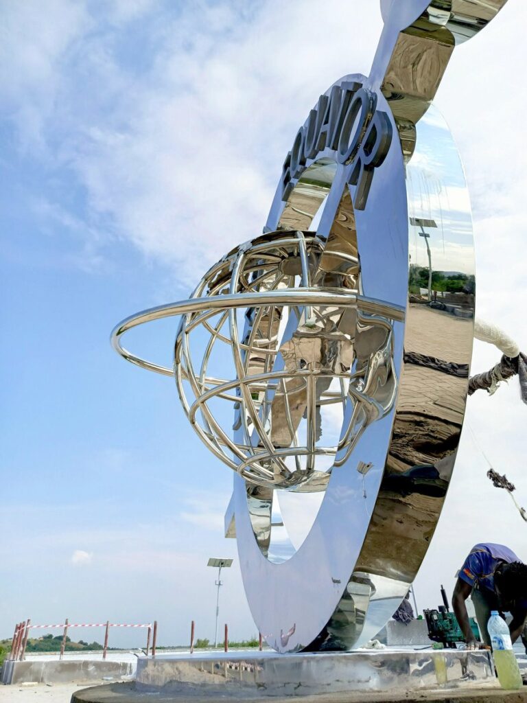 uganda-equator-monument-kayabwe