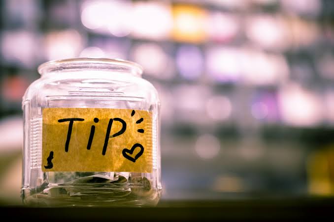Uganda safari guide tip amount per day – US dollar bills and Ugandan shillings for tipping