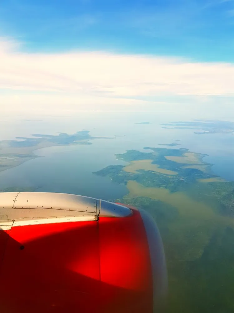 Uitzicht op Oeganda vanuit het vliegtuig – vluchten naar Oeganda met Afraeka Adventures