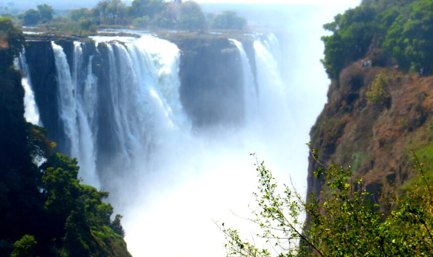 10 Day Victoria Falls to Uganda Gorilla Safari Multi Stop Itinerary (2026/2027 Guide)