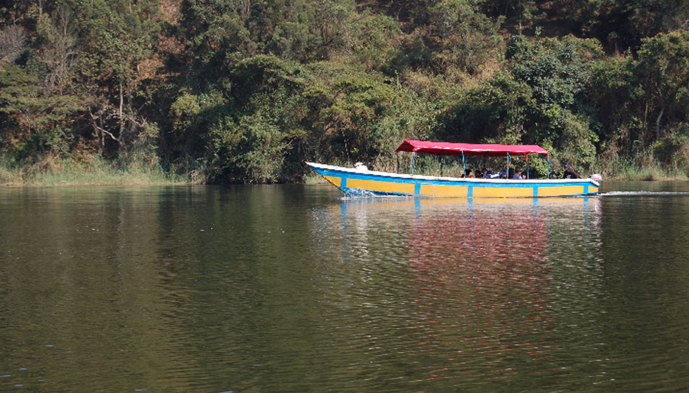 Tour boat crossing Lake Victoria from Entebbe to Ngamba Island
