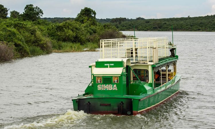 Boat safari on the Kazinga Channel in Queen Elizabeth National Park
